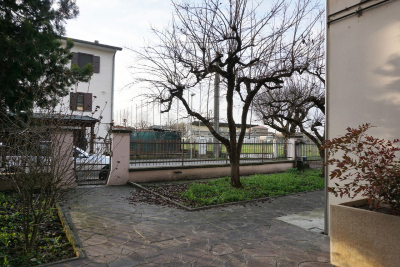 Immagine 9 di Villetta a schiera in vendita  in Via Kennedy, 12 a Torrile