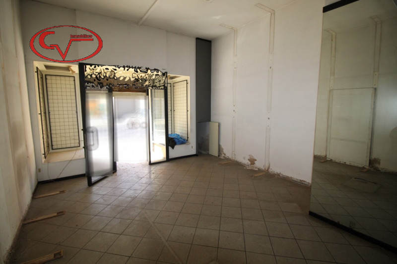 Immagine 2 di Negozio in vendita  a Montevarchi