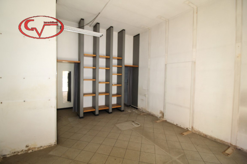 Immagine 3 di Negozio in vendita  a Montevarchi