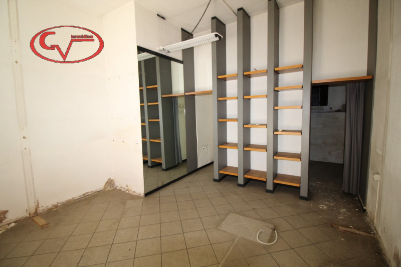 Immagine 5 di Negozio in vendita  a Montevarchi