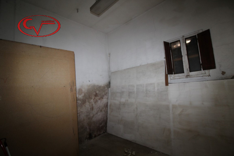 Immagine 6 di Negozio in vendita  a Montevarchi