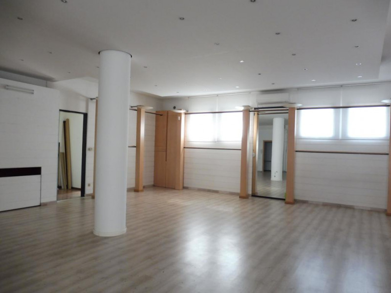 Immagine 2 di Negozio in vendita  a Rovolon