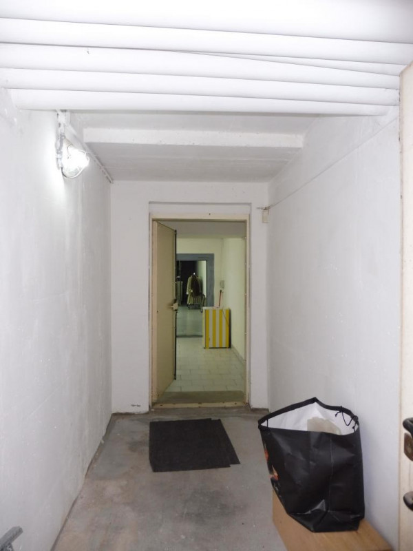 Immagine 12 di Negozio in vendita  a Rovolon