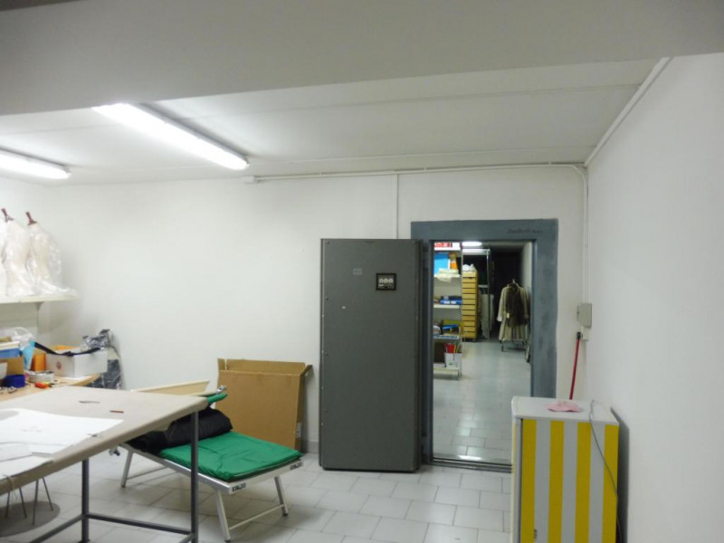 Immagine 13 di Negozio in vendita  a Rovolon