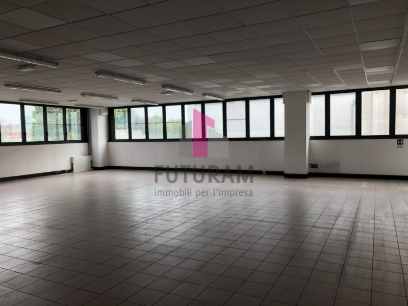 Immagine 2 di Capannone industriale in affitto  in Via Maestri del Lavoro a Piazzola Sul Brenta