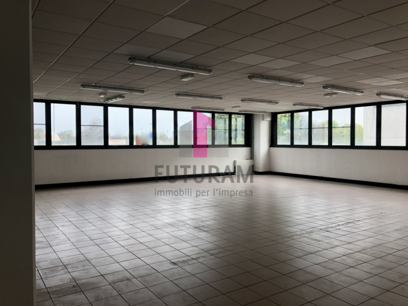 Immagine 3 di Capannone industriale in affitto  in Via Maestri del Lavoro a Piazzola Sul Brenta