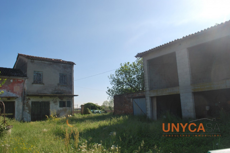 Immagine 2 di Rustico / casale in vendita  in Via Pralungo a Selvazzano Dentro