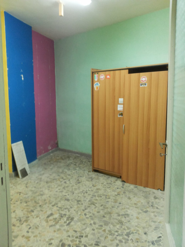 Immagine 2 di Negozio in affitto  in Vico Nocelle 45 a Napoli