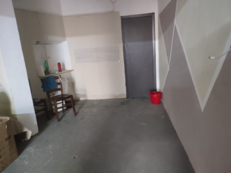 Immagine 22 di Negozio in affitto  in Vico Nocelle 45 a Napoli