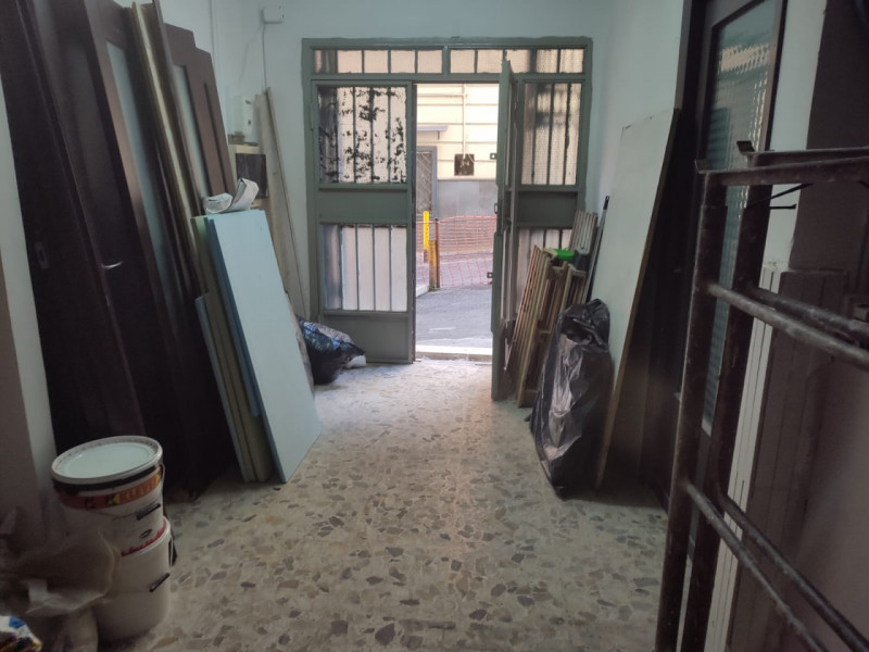 Immagine 34 di Negozio in affitto  in Vico Nocelle 45 a Napoli