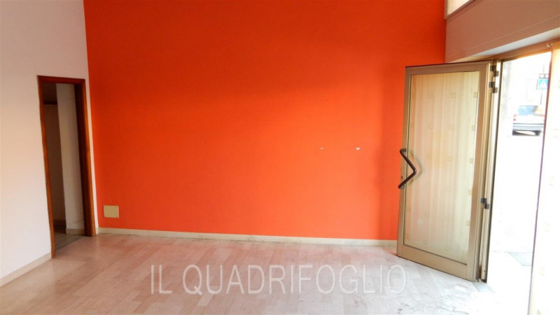 Immagine 2 di Negozio in vendita  a Cesena