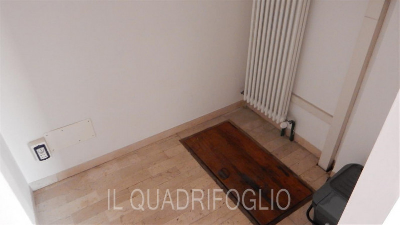 Immagine 5 di Negozio in vendita  a Cesena