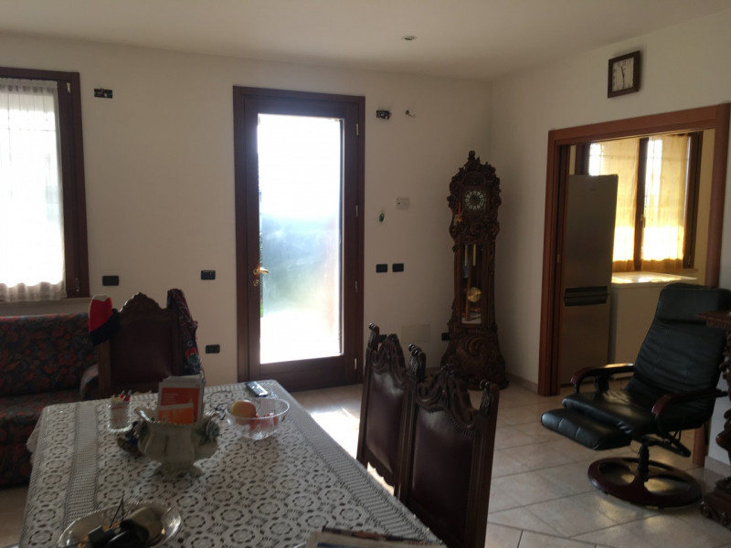 Immagine 2 di Casa indipendente in vendita  a Suzzara
