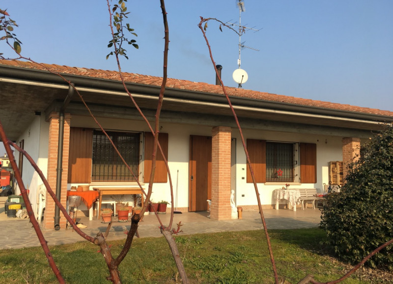 Immagine 12 di Casa indipendente in vendita  a Suzzara