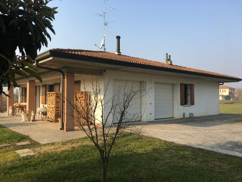 Immagine 13 di Casa indipendente in vendita  a Suzzara