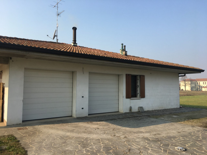 Immagine 14 di Casa indipendente in vendita  a Suzzara