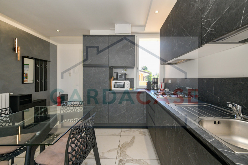 Immagine 12 di Appartamento in vendita  in Via Salvo D'Acquisto a Sirmione