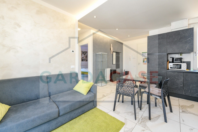 Immagine 13 di Appartamento in vendita  in Via Salvo D'Acquisto a Sirmione