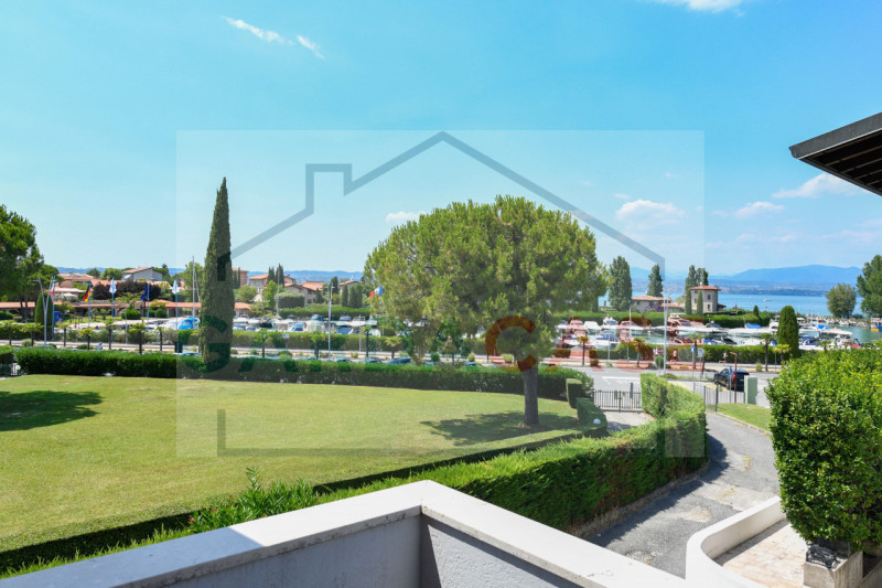Immagine 16 di Appartamento in vendita  in Via Salvo D'Acquisto a Sirmione