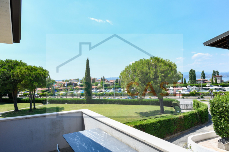 Immagine 17 di Appartamento in vendita  in Via Salvo D'Acquisto a Sirmione