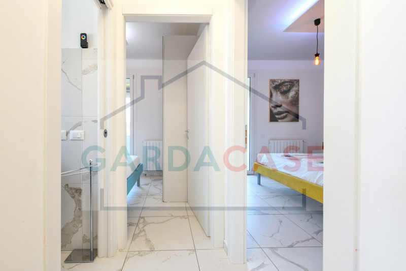 Immagine 21 di Appartamento in vendita  in Via Salvo D'Acquisto a Sirmione