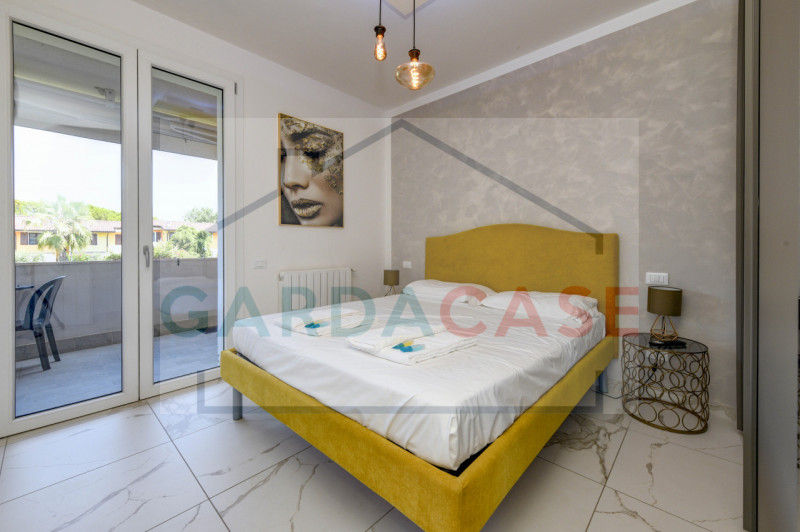 Immagine 23 di Appartamento in vendita  in Via Salvo D'Acquisto a Sirmione