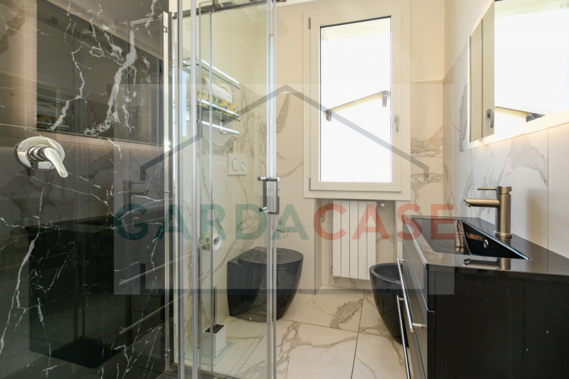 Immagine 26 di Appartamento in vendita  in Via Salvo D'Acquisto a Sirmione