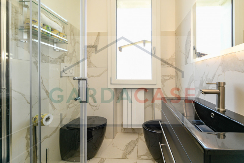 Immagine 27 di Appartamento in vendita  in Via Salvo D'Acquisto a Sirmione