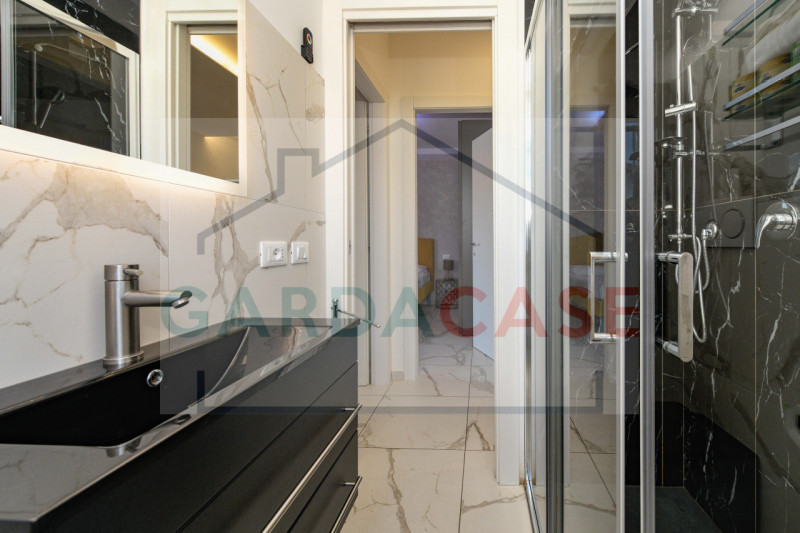 Immagine 28 di Appartamento in vendita  in Via Salvo D'Acquisto a Sirmione