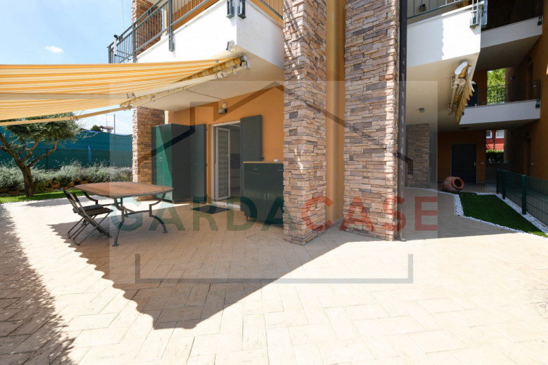 Immagine 5 di Appartamento in vendita  in Via Lazzarini a Sirmione