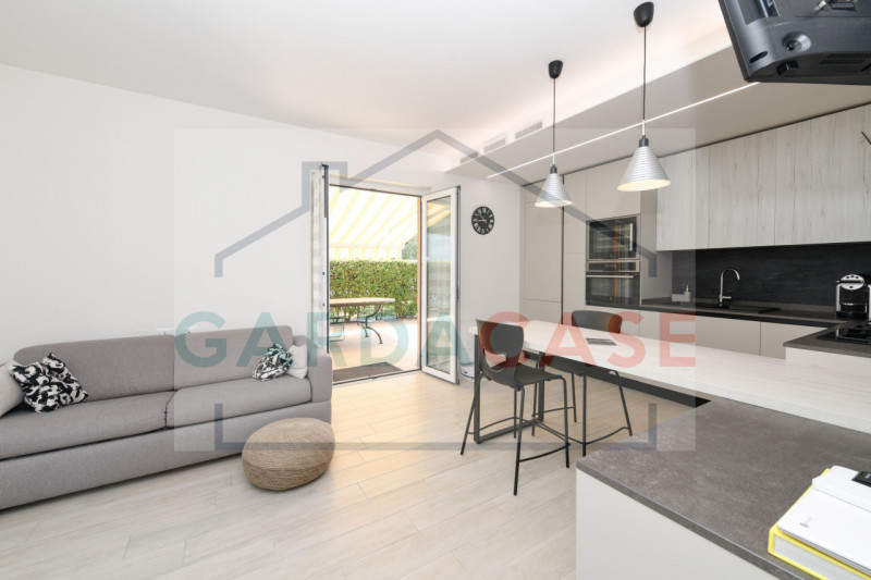 Immagine 11 di Appartamento in vendita  in Via Lazzarini a Sirmione