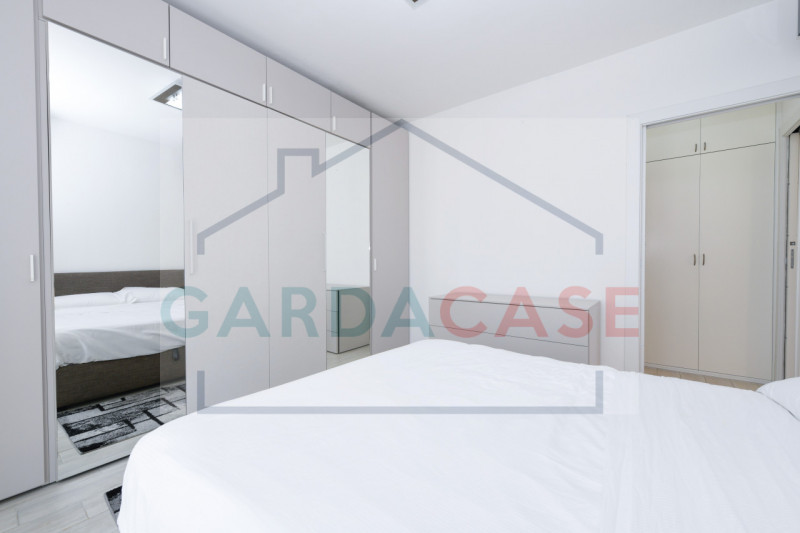 Immagine 17 di Appartamento in vendita  in Via Lazzarini a Sirmione