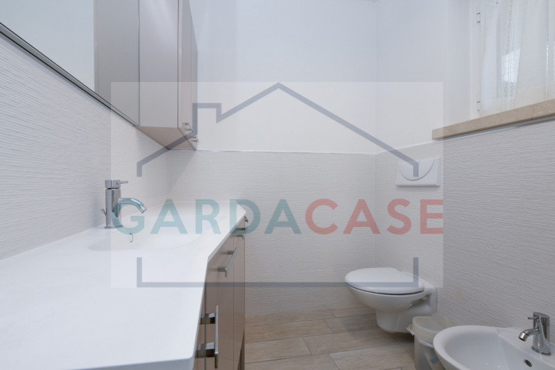 Immagine 23 di Appartamento in vendita  in Via Lazzarini a Sirmione