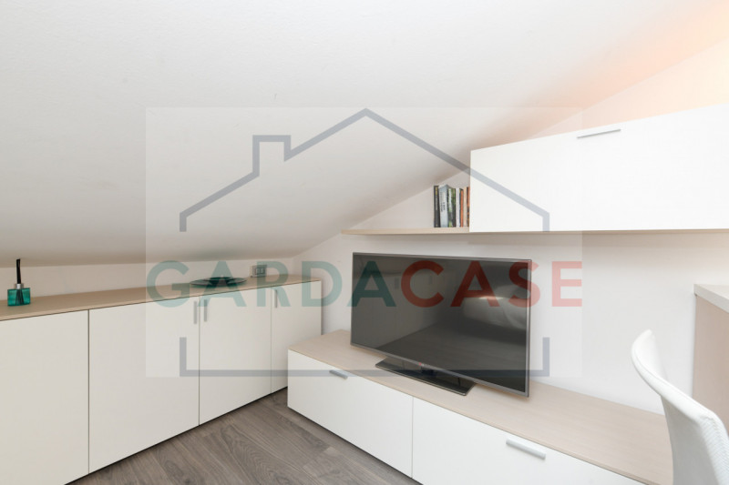 Immagine 5 di Appartamento in vendita  in Viale Giuseppe Verdi a Sirmione