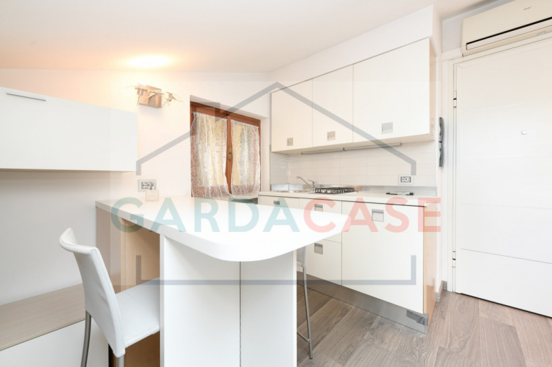 Immagine 8 di Appartamento in vendita  in Viale Giuseppe Verdi a Sirmione