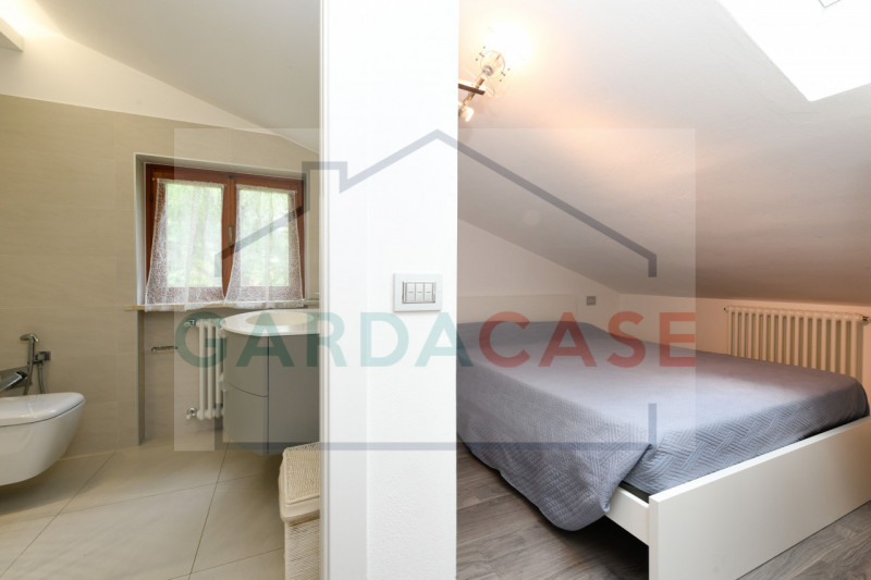 Immagine 13 di Appartamento in vendita  in Viale Giuseppe Verdi a Sirmione