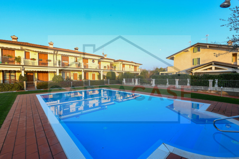 Immagine 2 di Casa bifamiliare in vendita  in Via Beato Z. Agostini a Sirmione