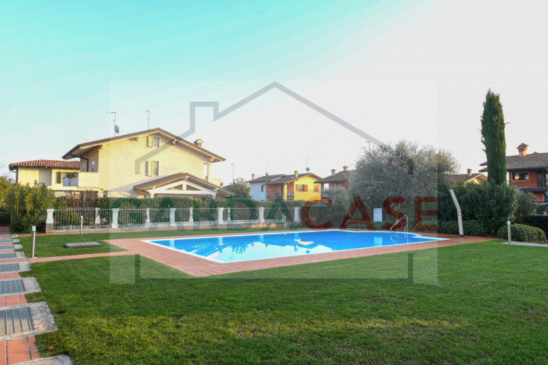 Immagine 3 di Casa bifamiliare in vendita  in Via Beato Z. Agostini a Sirmione