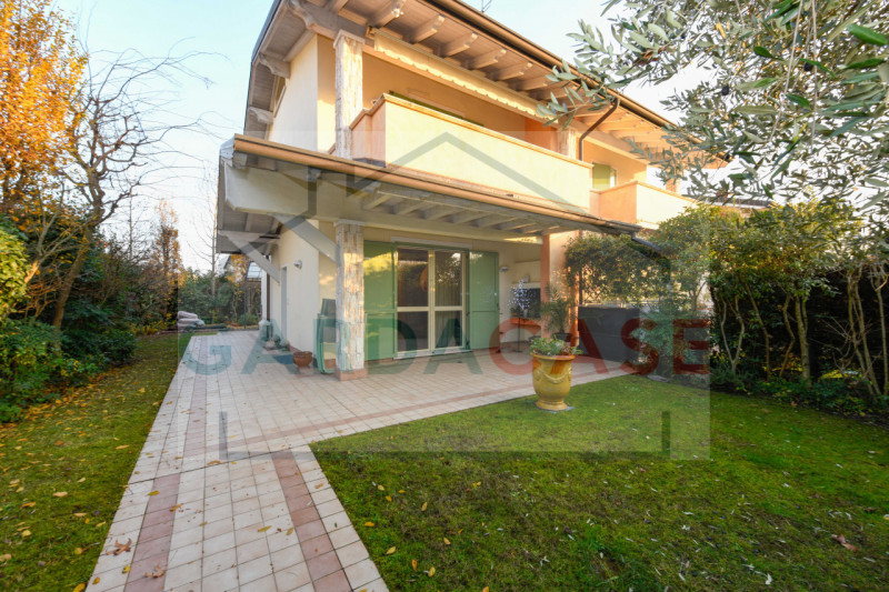 Immagine 8 di Casa bifamiliare in vendita  in Via Beato Z. Agostini a Sirmione