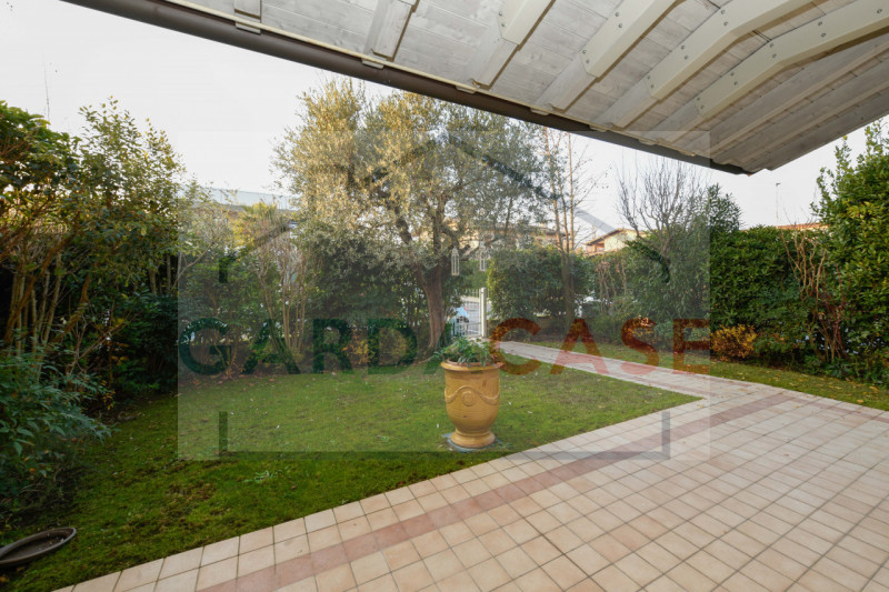 Immagine 9 di Casa bifamiliare in vendita  in Via Beato Z. Agostini a Sirmione