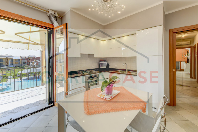 Immagine 10 di Appartamento in vendita  in Via Leonardo da Vinci a Sirmione