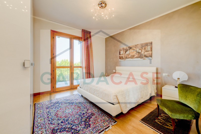 Immagine 17 di Appartamento in vendita  in Via Leonardo da Vinci a Sirmione