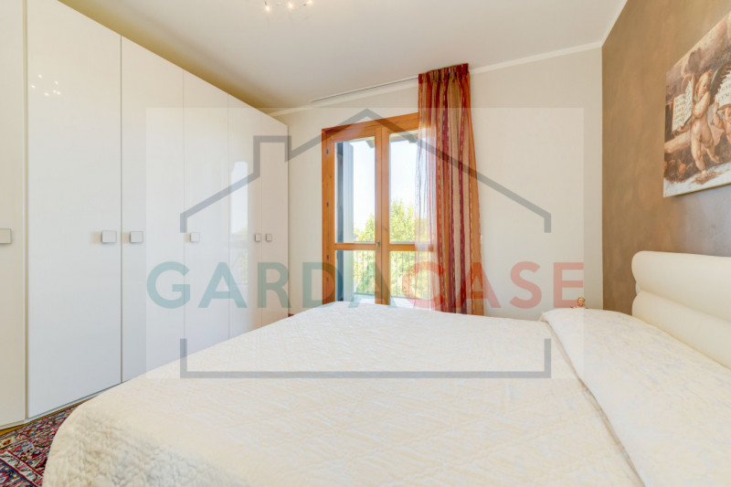 Immagine 18 di Appartamento in vendita  in Via Leonardo da Vinci a Sirmione