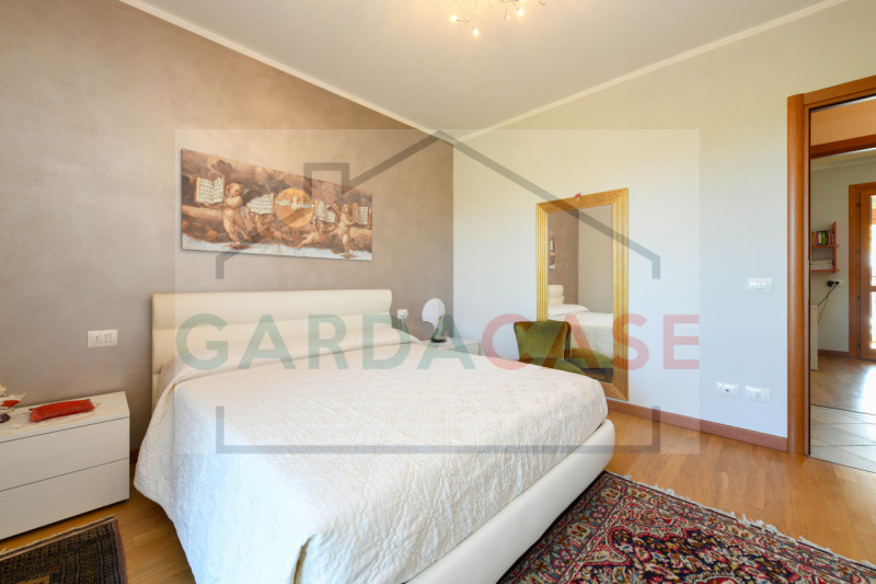 Immagine 19 di Appartamento in vendita  in Via Leonardo da Vinci a Sirmione