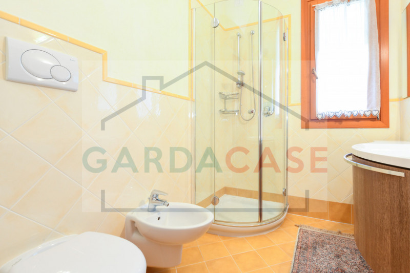 Immagine 25 di Appartamento in vendita  in Via Leonardo da Vinci a Sirmione