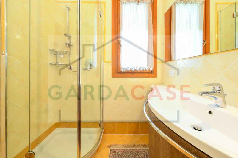 Immagine 26 di Appartamento in vendita  in Via Leonardo da Vinci a Sirmione