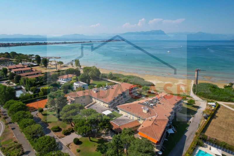 Immagine 2 di Appartamento in vendita  a Sirmione