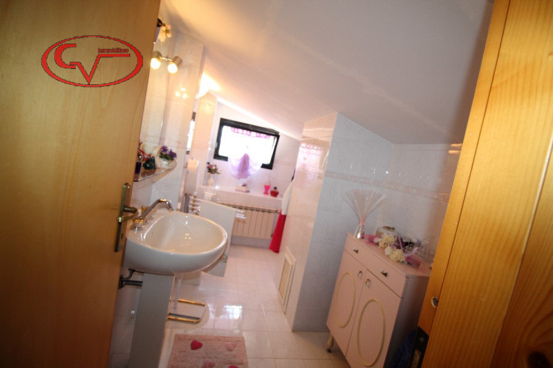 Immagine 7 di Villa in vendita  in periferia a San Giovanni Valdarno