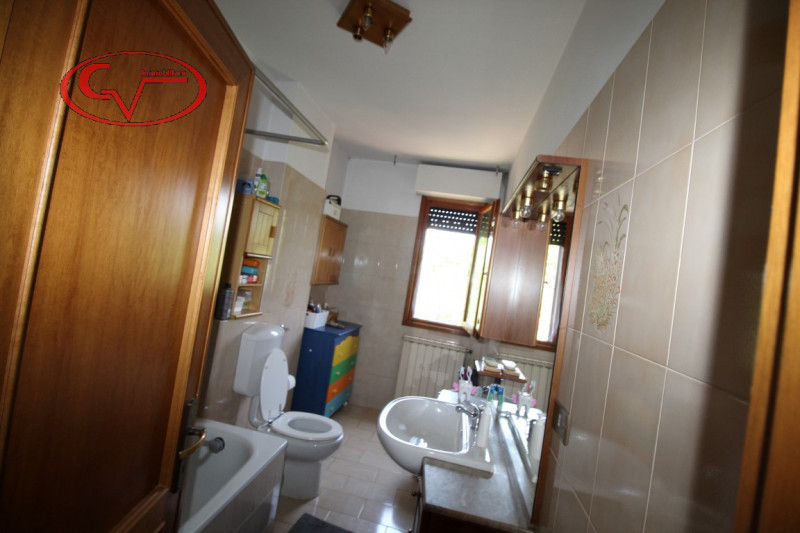 Immagine 19 di Villa in vendita  in periferia a San Giovanni Valdarno