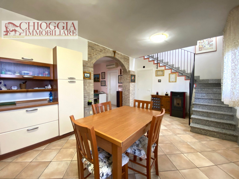 Immagine 5 di Casa bifamiliare in vendita  in Via Primavera a Chioggia